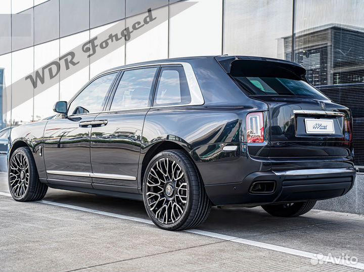 Кованые диски R22 на Rolls-Royce Cullinan