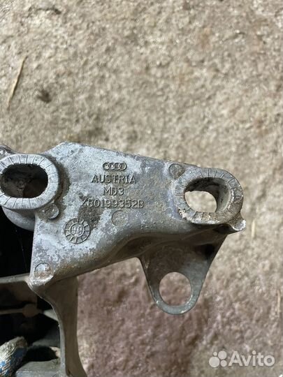 Кронштейн двигателя правый VW Passat B5 2.3