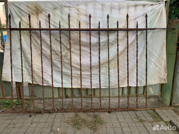 Секции забора кованные