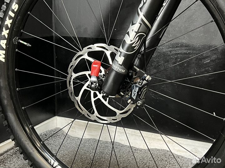 2023г Carbon E-enduro Canyon Spectral:ON CF8