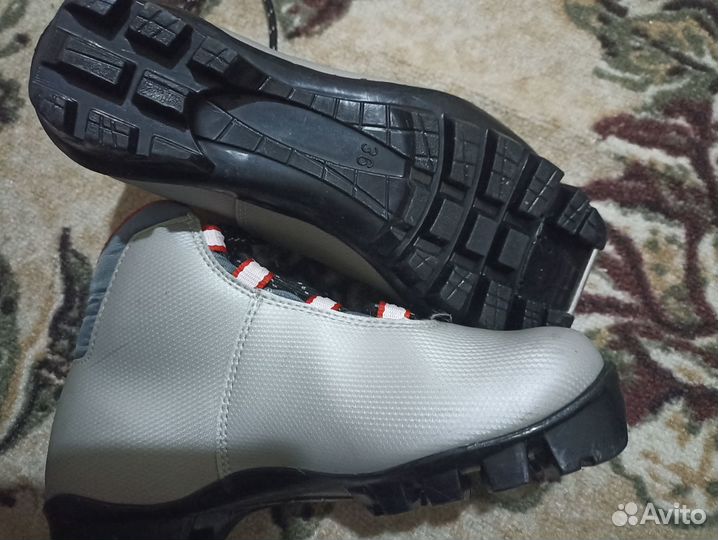 Лыжи беговые детские 150см с ботинками 36р