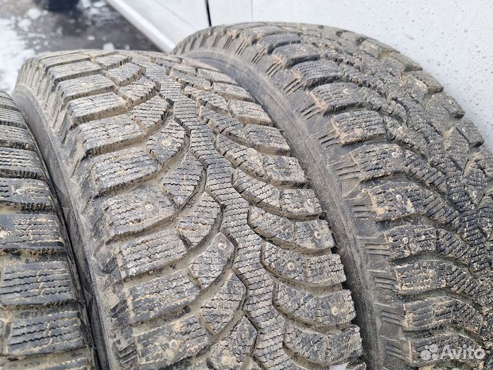 Bridgestone Blizzak Spike-01 205/70 R15 96T