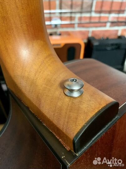 Акустическая гитара + аксессуар