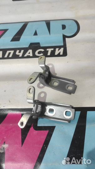 Петля двери передней левой Chevrolet Camaro P18344