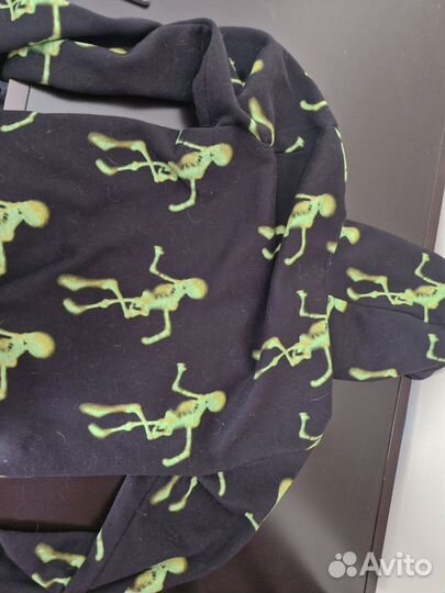 Худи утепленное с принтом. Кофта с надписью