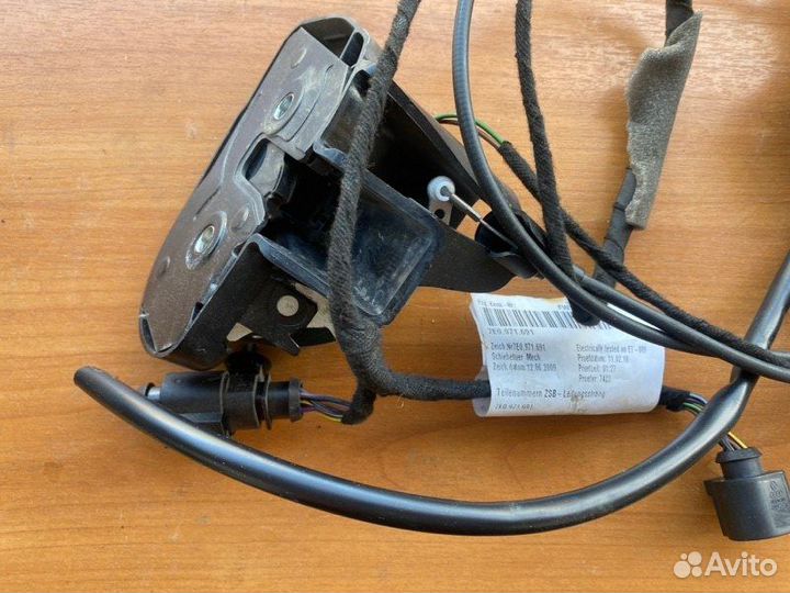 Замок сдвижной двери правый Wv Transporter T5 cfca