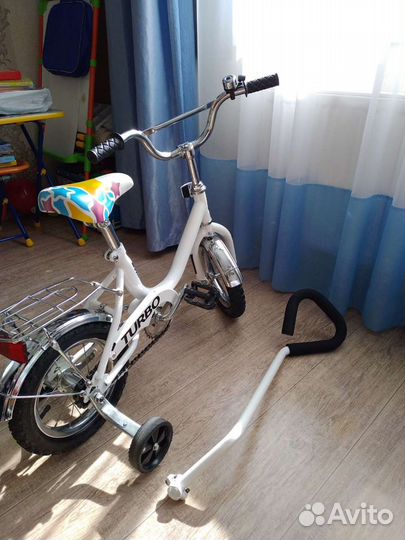 Детский велосипед с ручкой