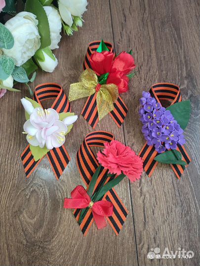 Брошь-значок из георгиевской ленты