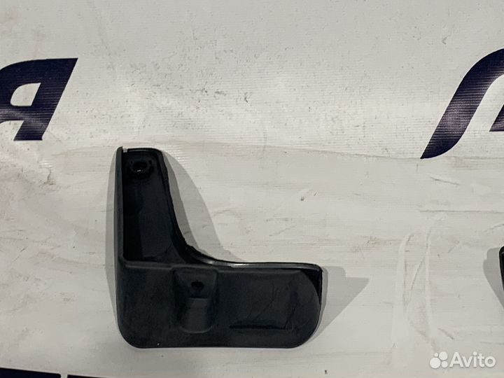 Брызговик Hyundai Solaris 17-20 задний правый