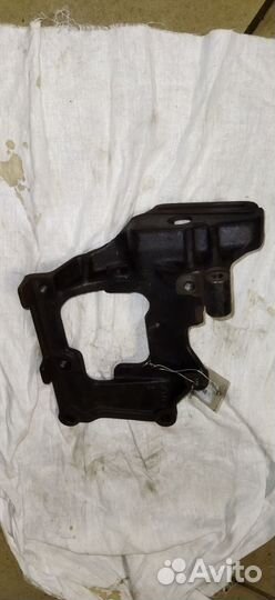 Кронштейн компрессора кондиционера Паджеро 3