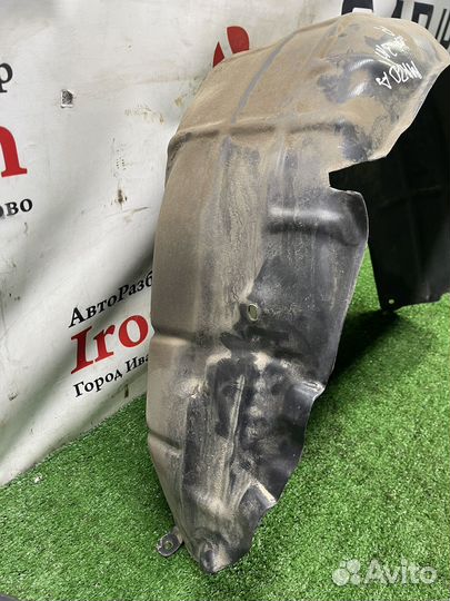 Задний правый подкрылок Mazda 3 bk Хэтч