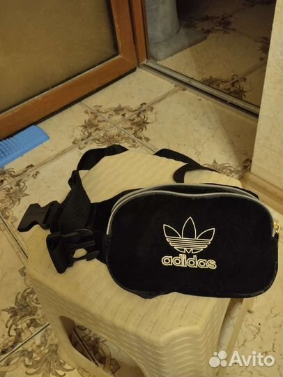 Сумка поясная Adidas. Сделана во Вьетнаме
