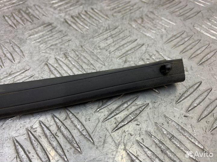 Уплотнитель капота Toyota Camry V40 2azfe 2010