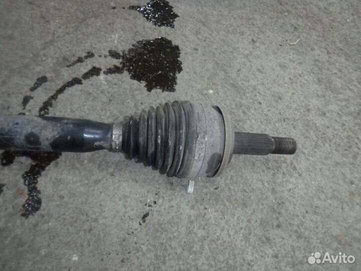 Привод передний правый Toyota Corolla 151 1ZR 2011