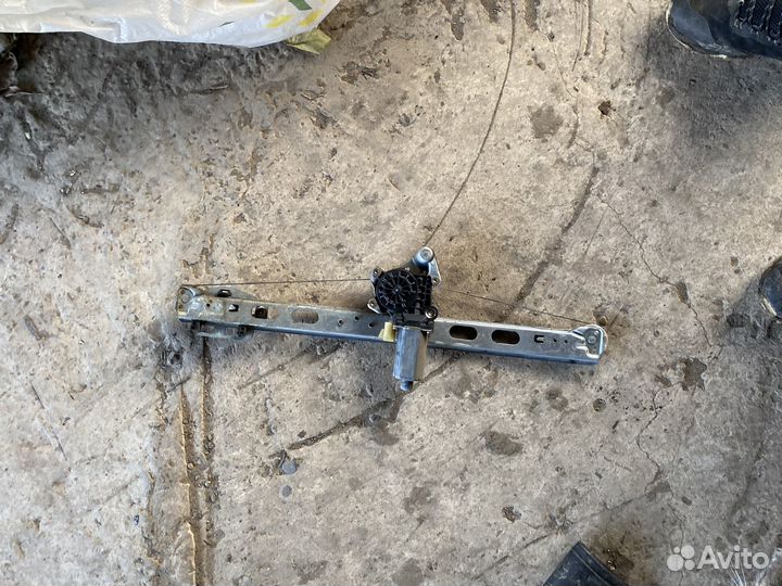 Мерседес ML W163 задний правый стеклоподьемник