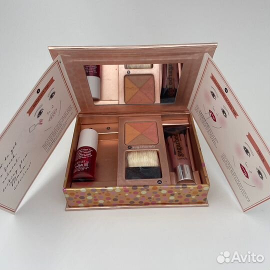 Набор косметики Benefit в книге