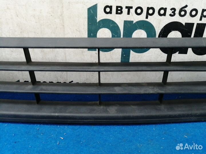 Решетка переднего бампера 5C6853677 Volkswagen