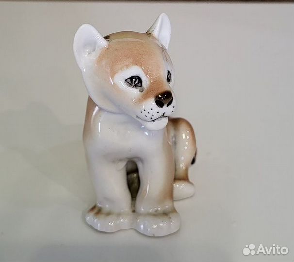 Фарфоровая статуэкта 