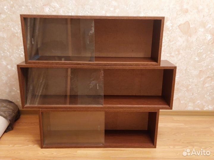 Книжные полки со стеклом