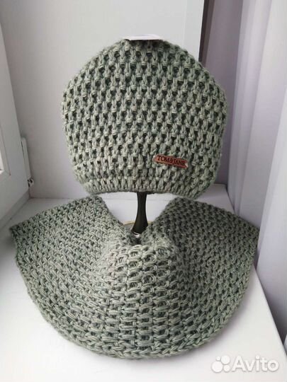 Новый комплект шапка вязанная на флисе со снудом