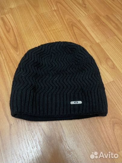 Разные мужские шапки новые