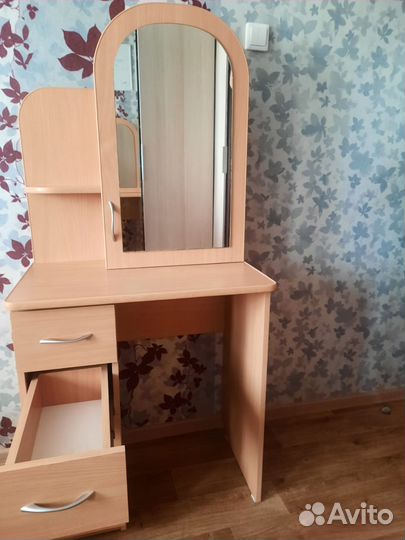 Туалетный столик