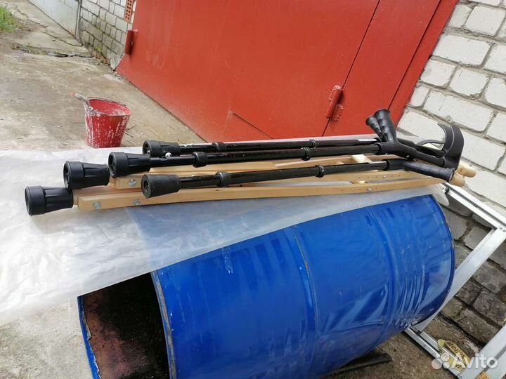 Костыль новый с подлокотником