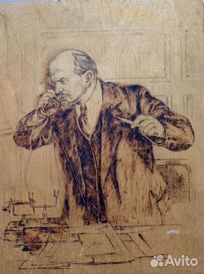 Деревянное панно Ильич в Смольном