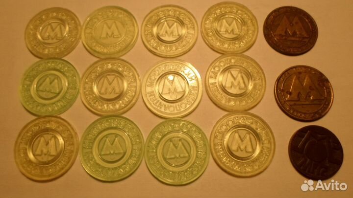 Жетоны метро и телефонные таксофон