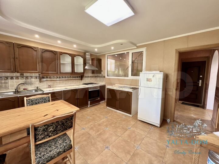 Дом 323 м² на участке 5 сот.