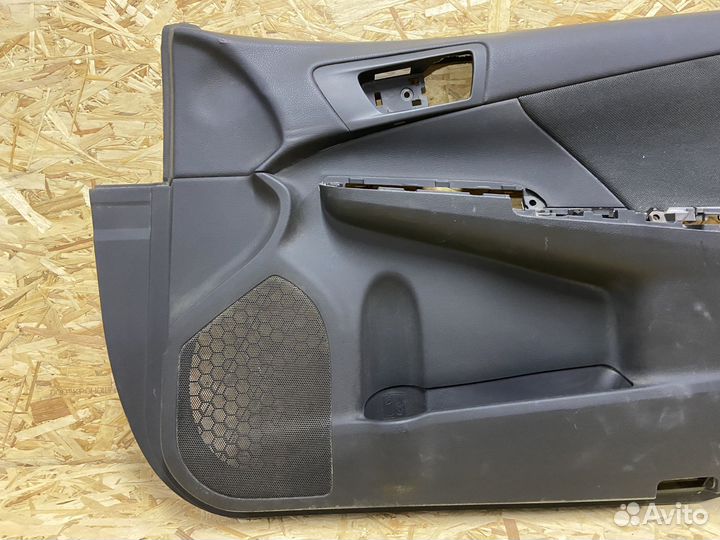 Обшивка двери передняя правая Toyota Camry 55
