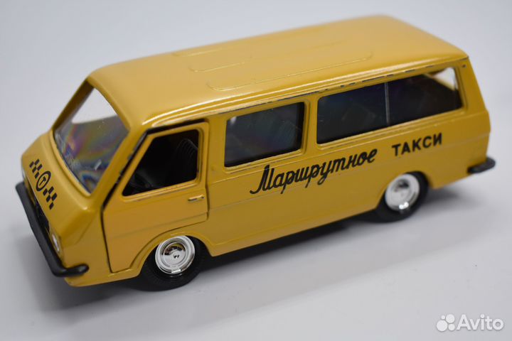 Раф 2203 Маршрутное такси Модель 1:43
