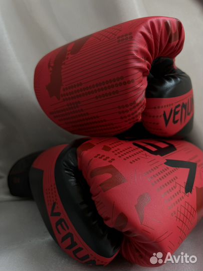 Боксерские перчатки, бинты, шлема