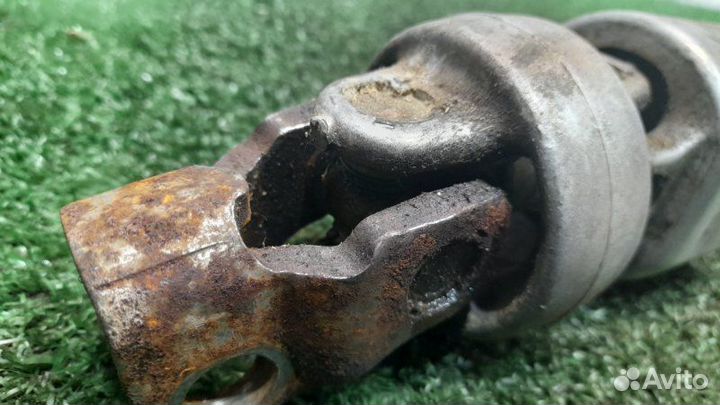 Рулевой карданчик Volkswagen Passat B5 1.6 MT 1997