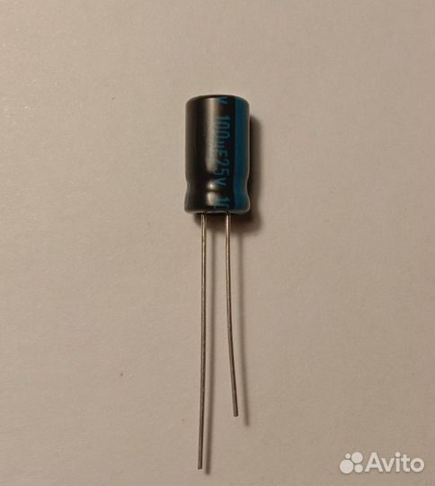 Конденсатор электролитический 100uF 25V