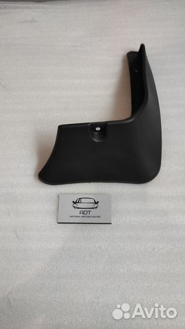 Брызговик задний правый Toyota Camry 55 2014-2017