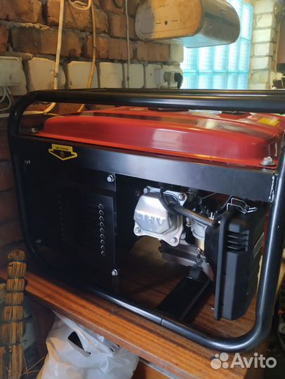 Бензиновый генератор