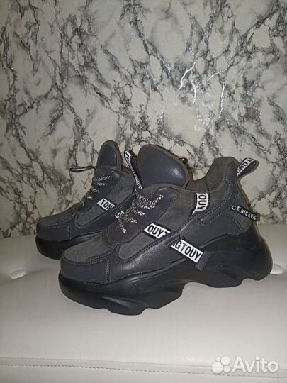 Кроссовки женские 38 размер