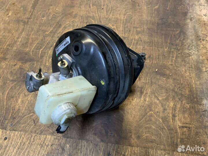 Тормозной вакуумник на Opel Omega B