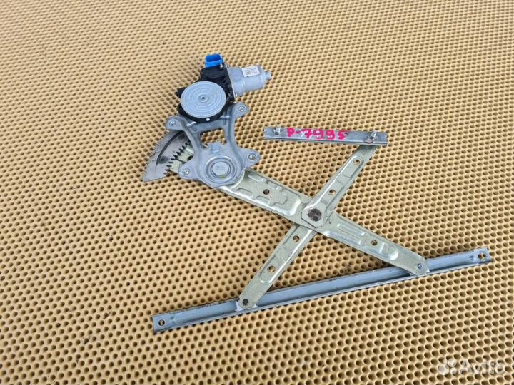 Стеклоподъемник задний правый Infiniti M25 M37 Q70