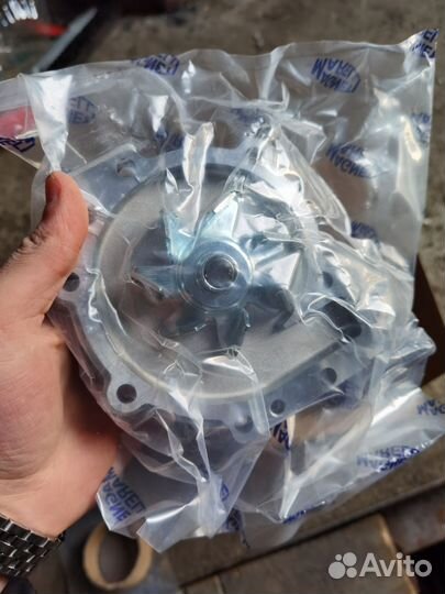 Помпа охлаждения (водяной насос ) Volvo