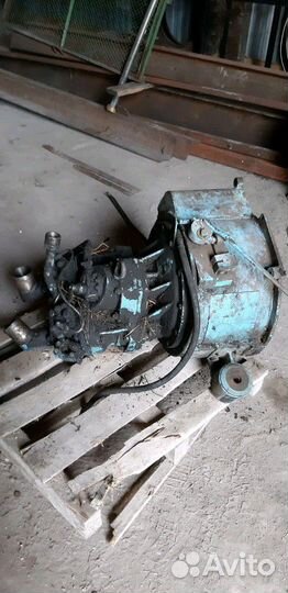 Насос от телескапического эксковатора на базе Маза