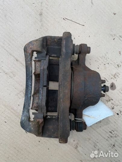 Суппорт передний правый Kia Magentis EF G4JP 2005