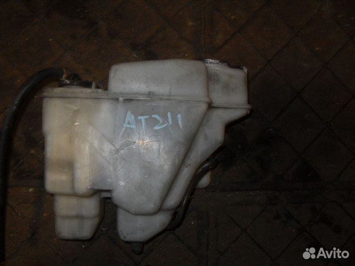 Бачок омывателя Toyota Carina 211 1998