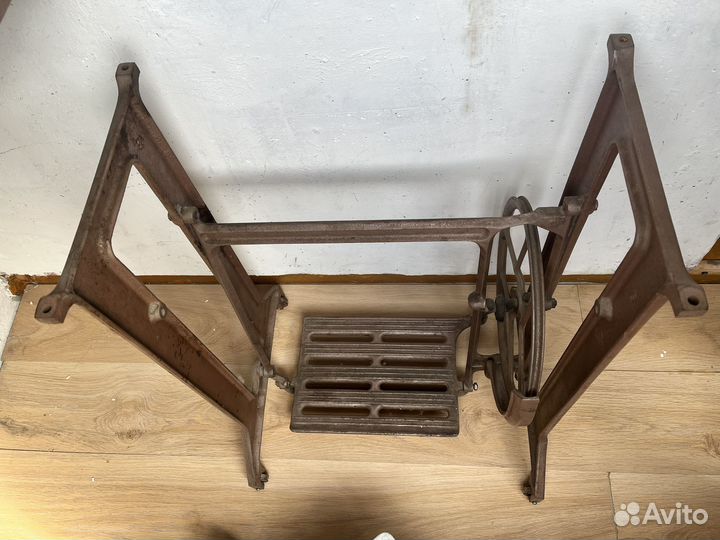 Станина от швейной машины компании пмз