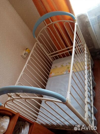 Детская кроватка