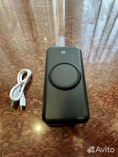 Power bank с беспроводной зарядкой