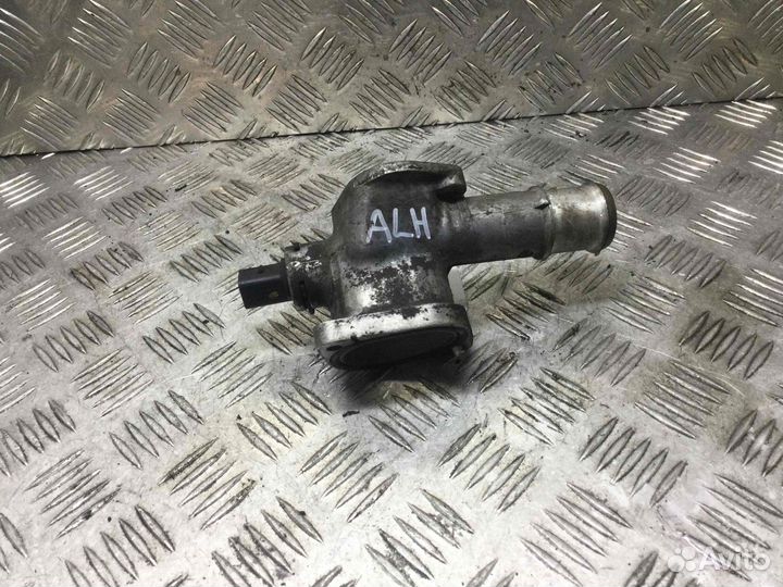 Фланец (тройник) системы охлаждения Фольксваген Би