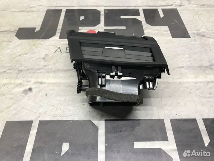 Решетка вентиляционная передняя левая Bmw X5 E70