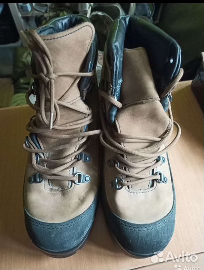 Bates combat hiker 42